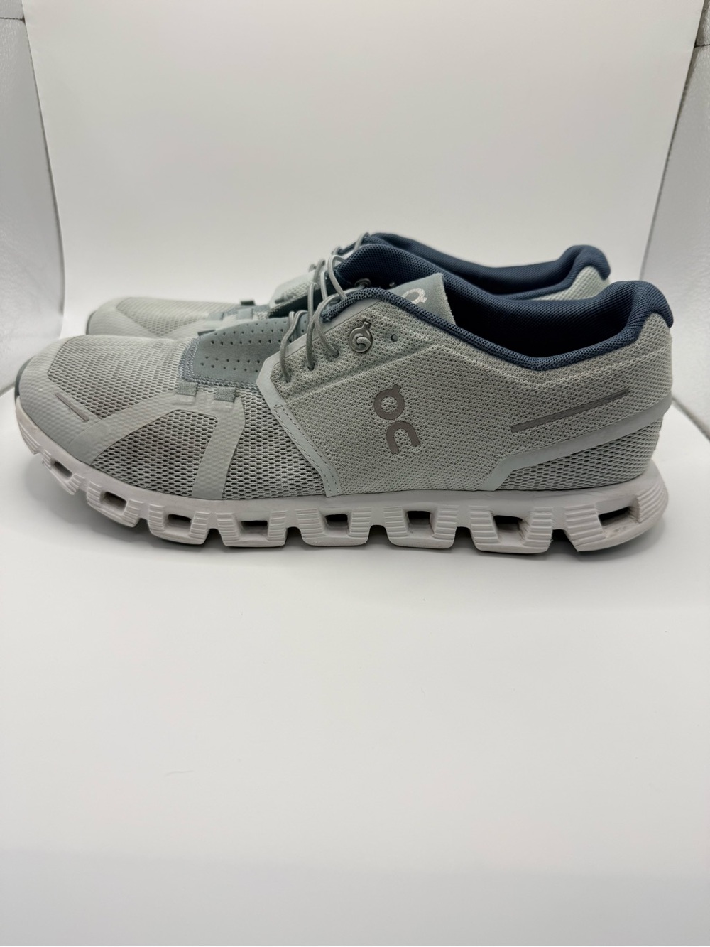 ON CLOUD 5 Women’s Running Walking Athletic Shoes Light Grey Light Blue Size 11